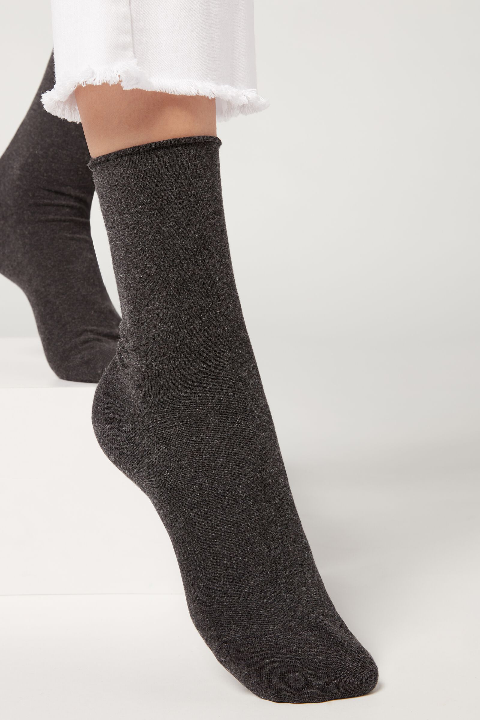 meia curta com cashmere - cinza