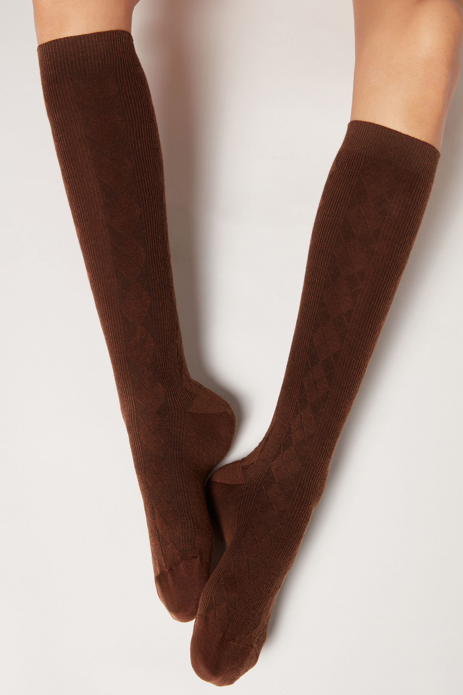 meias longas com lã canelada - marrom