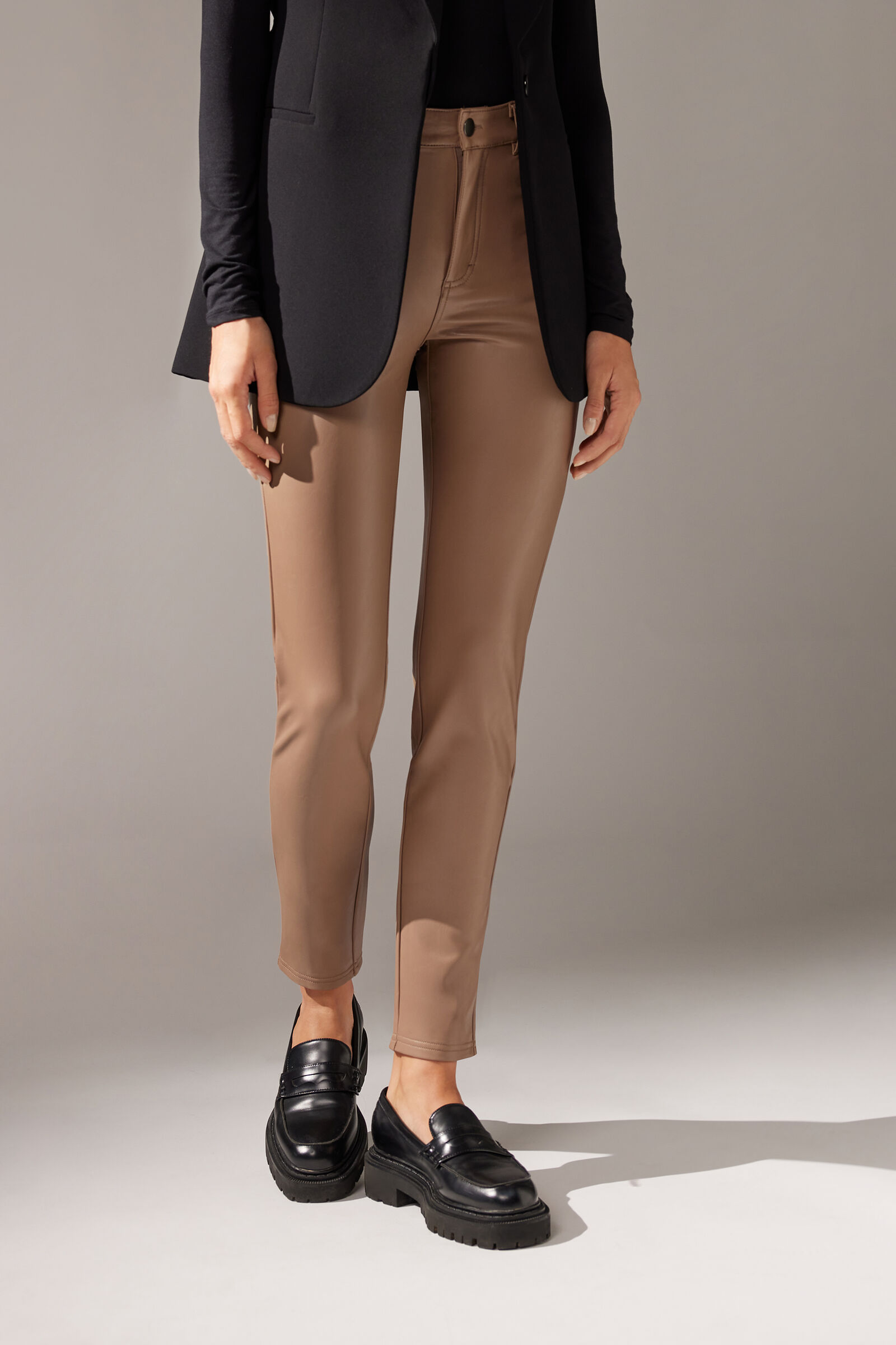 legging térmica efeito couro - marrom
