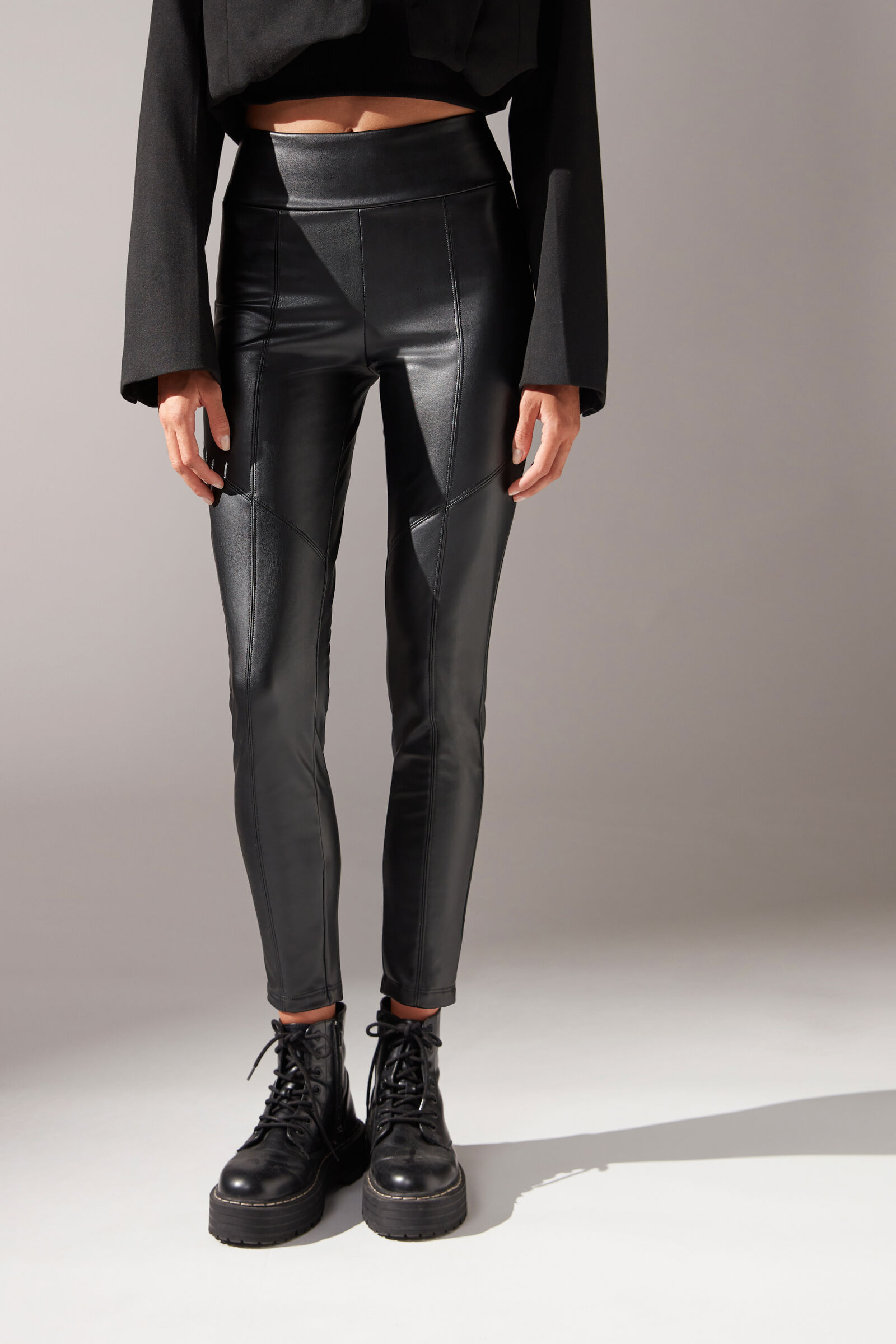 legging térmica efeito couro - preto