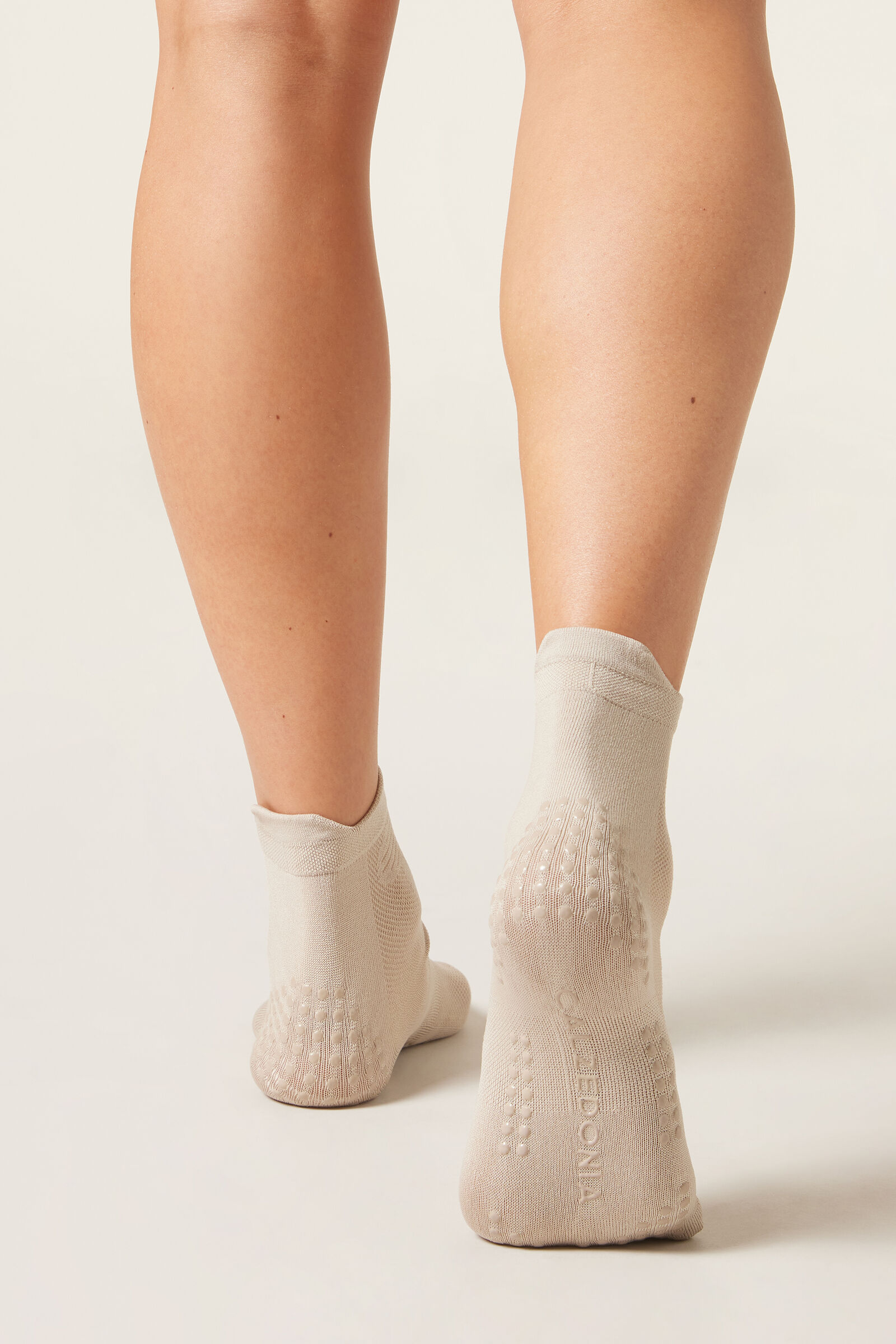 meia curta antiderrapante - off-white