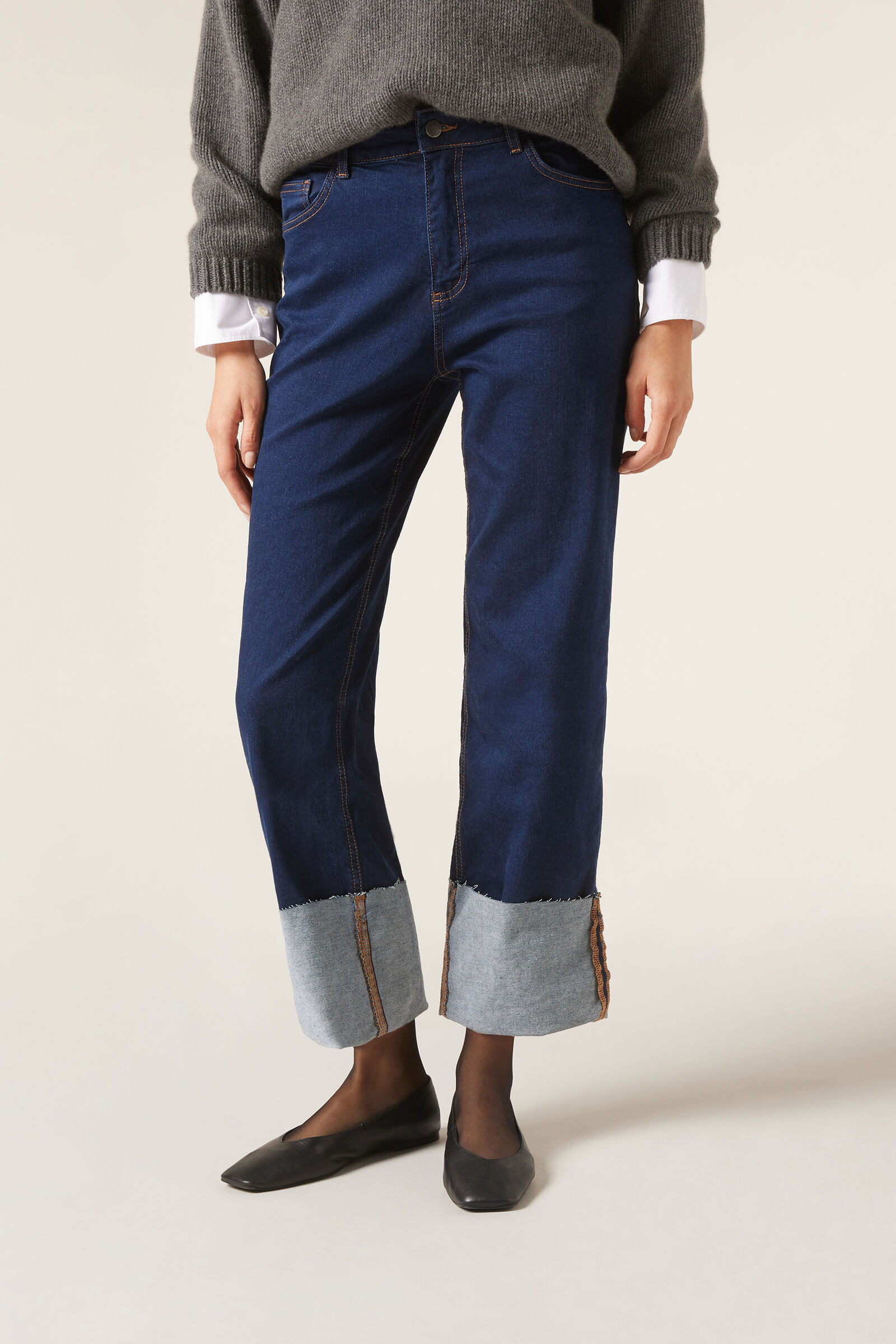 calça jeans cropped com dobra removível - azul