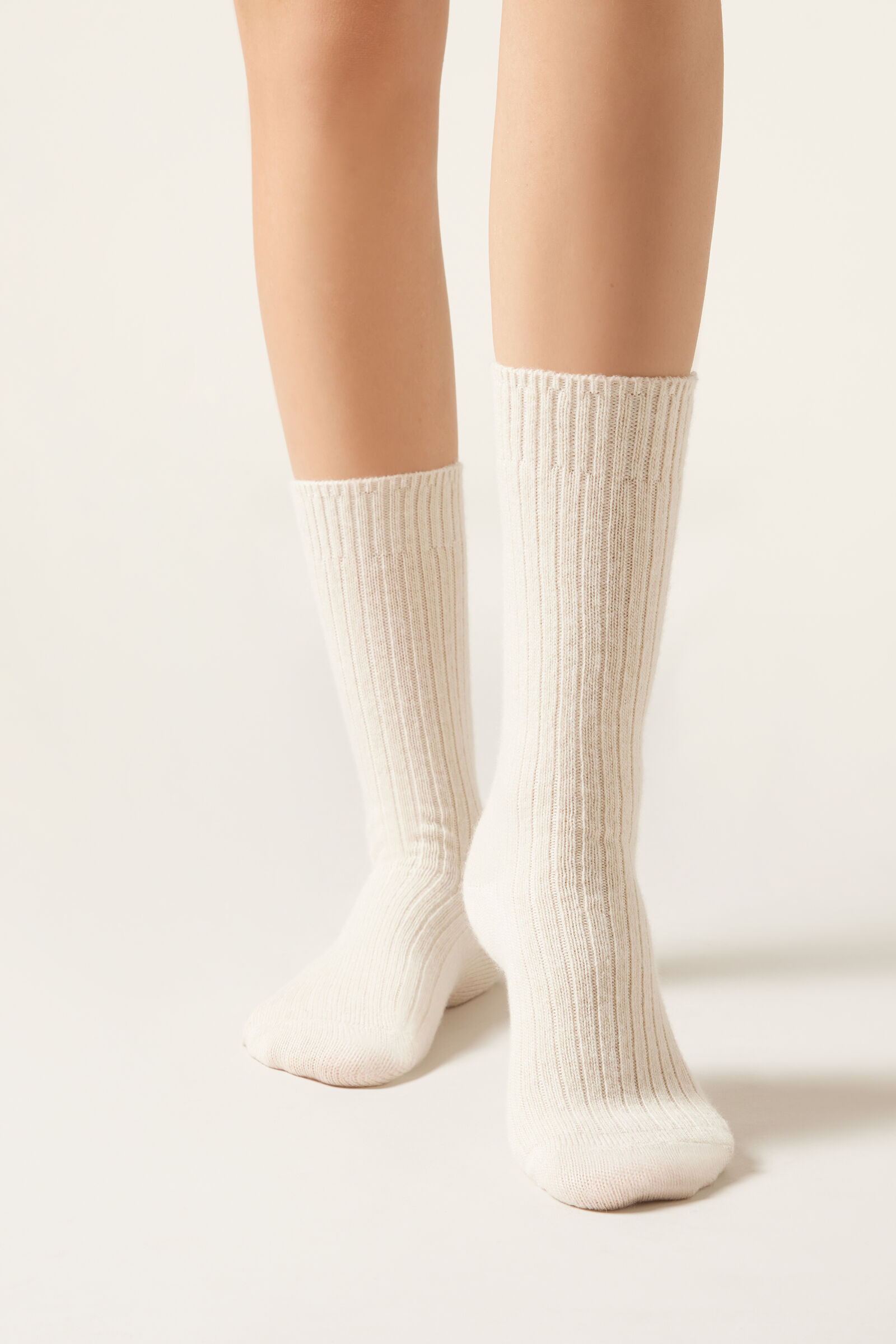 meia curta canelada em lã e cashmere - off-white