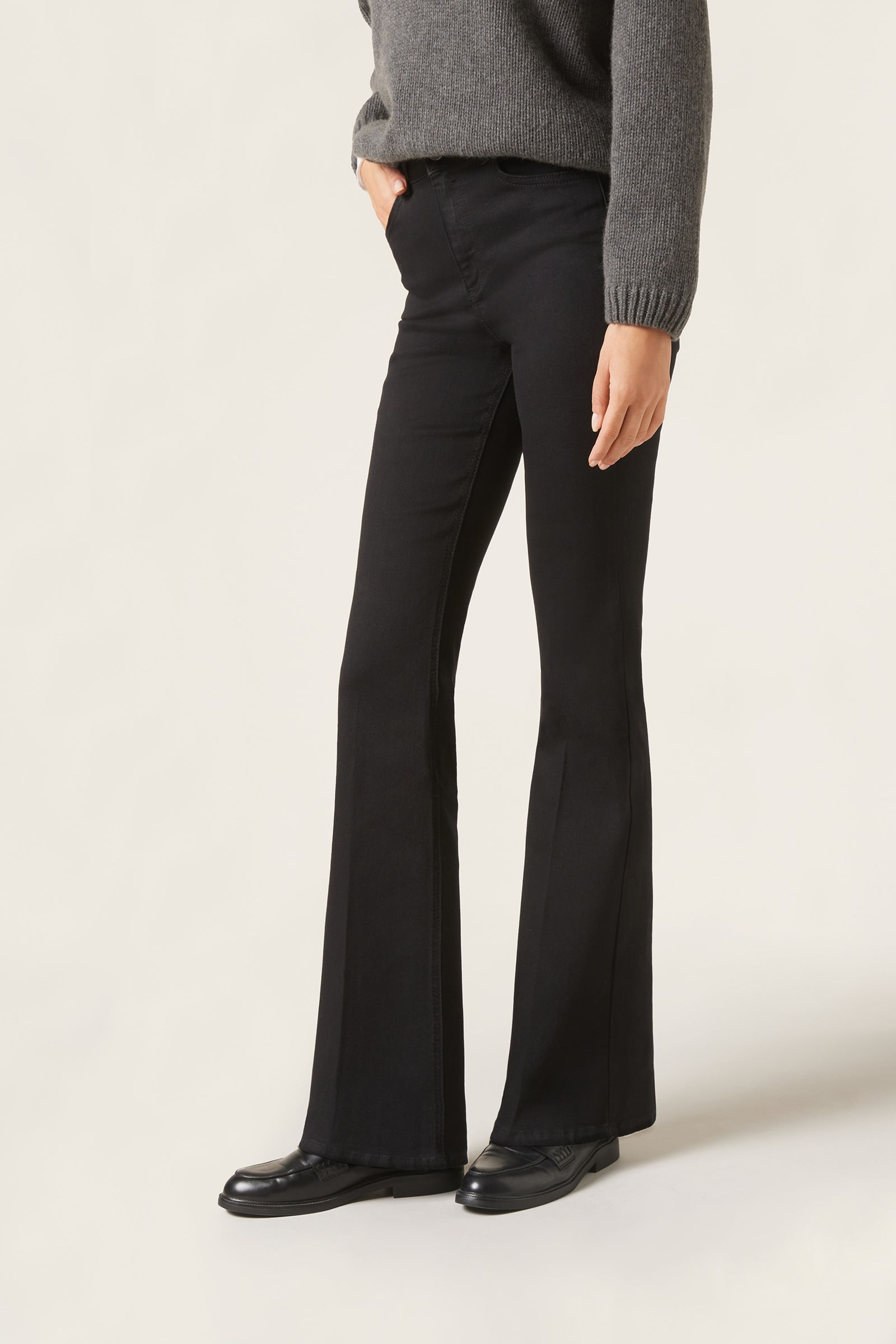 calça jeans flare - preto