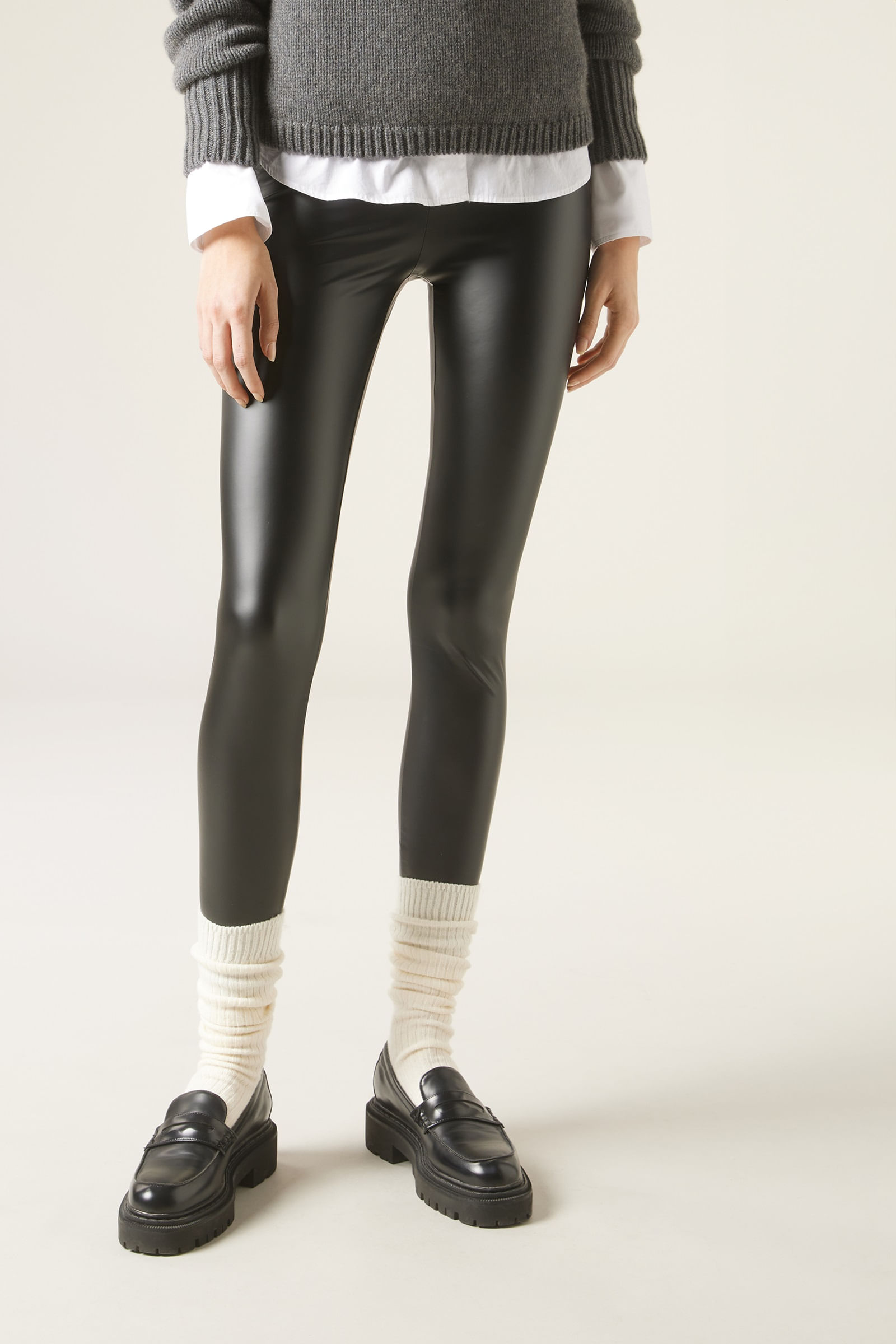 legging efeito couro - preto