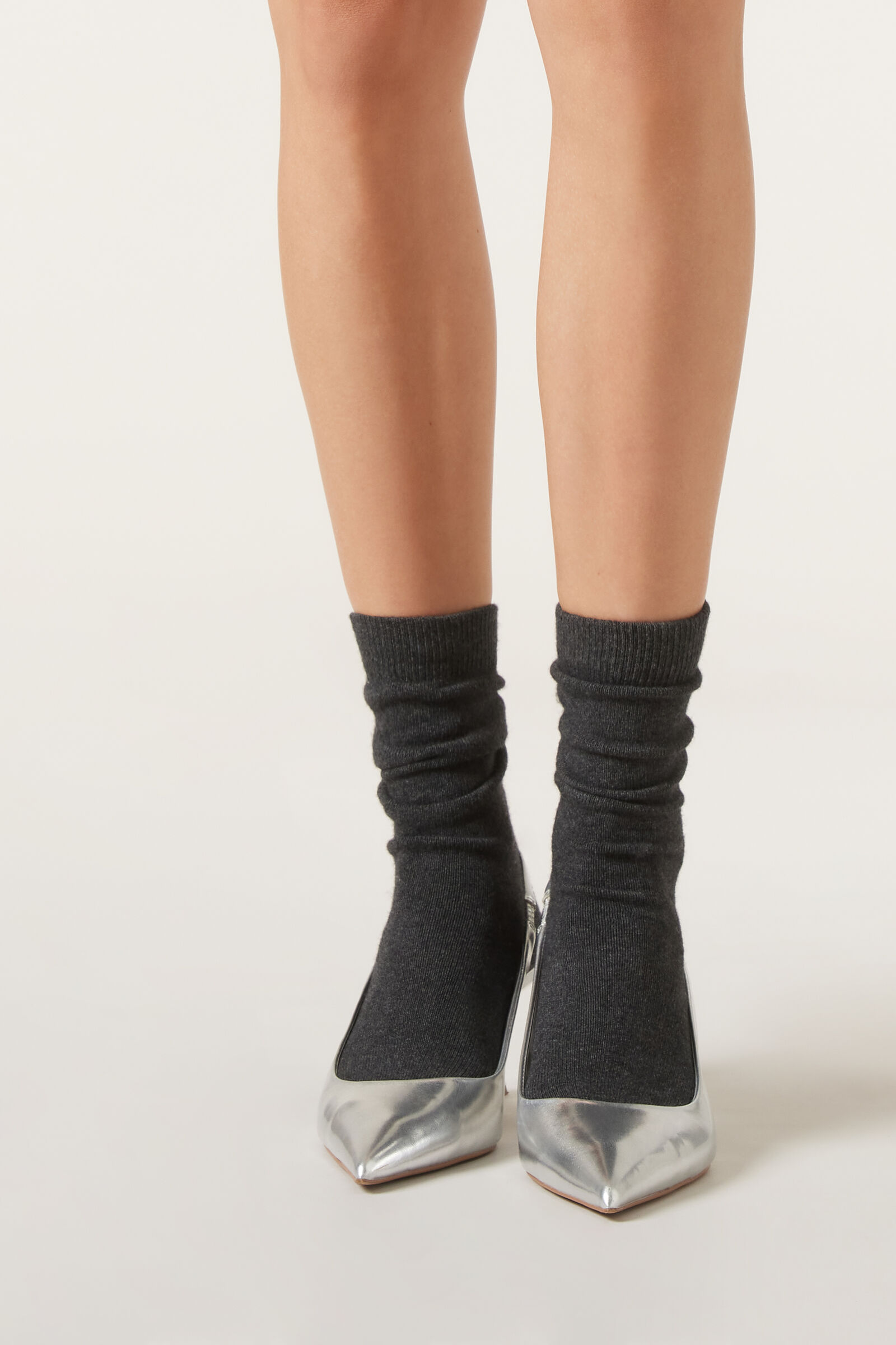 meia curta com cashmere - cinza