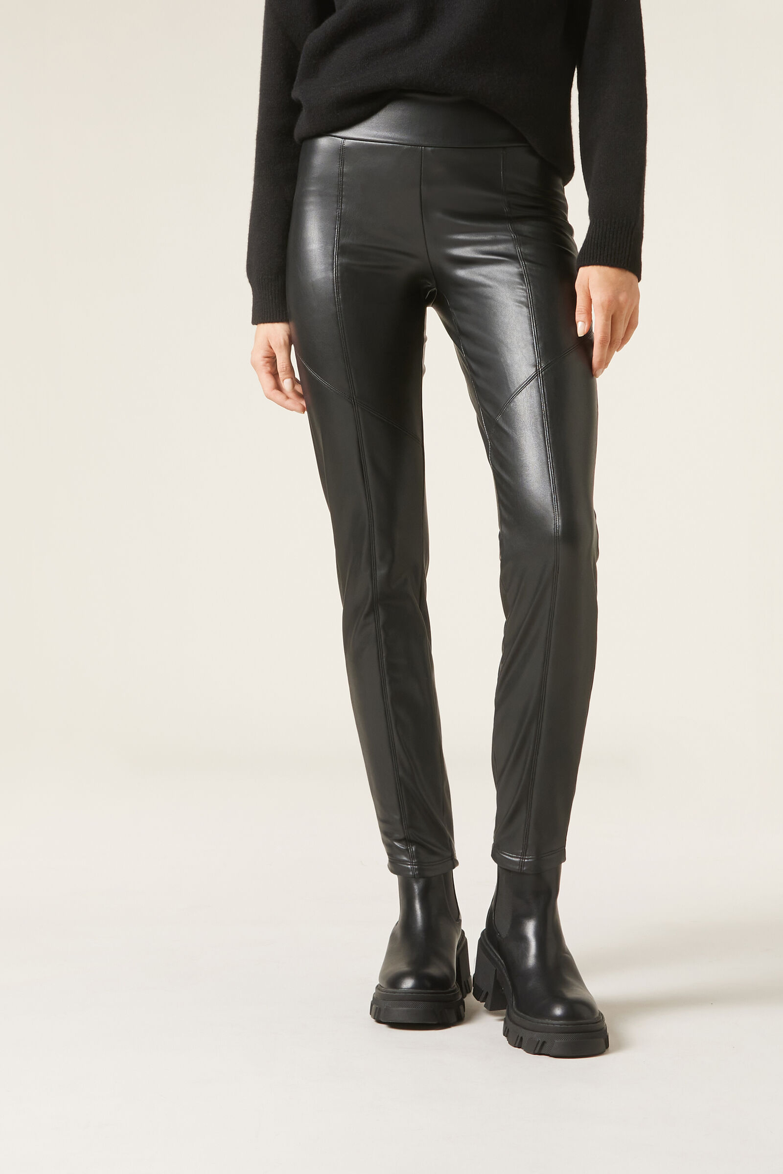 calça skinny térmica com efeito couro - preto