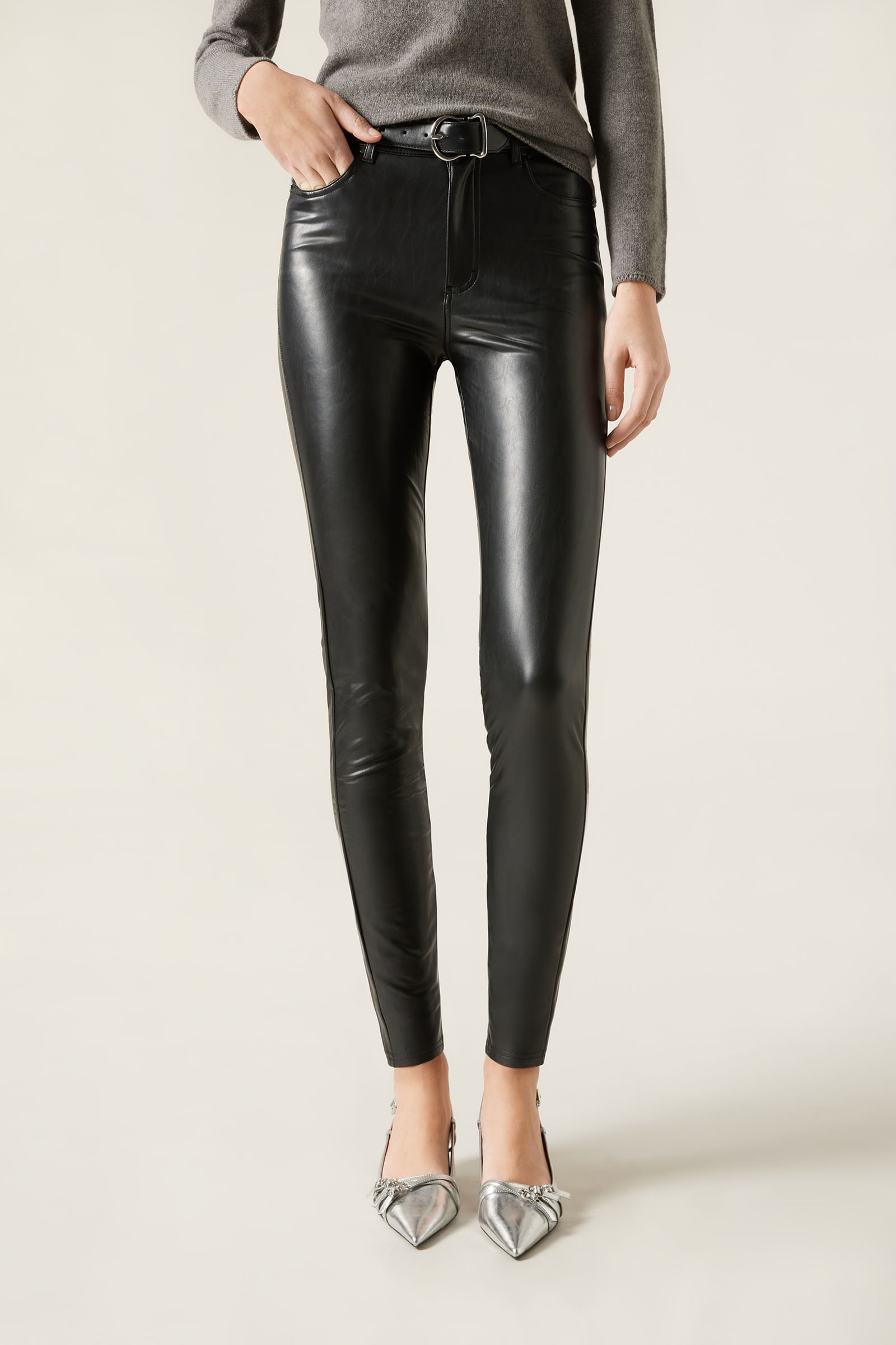 calça térmica efeito couro - preto