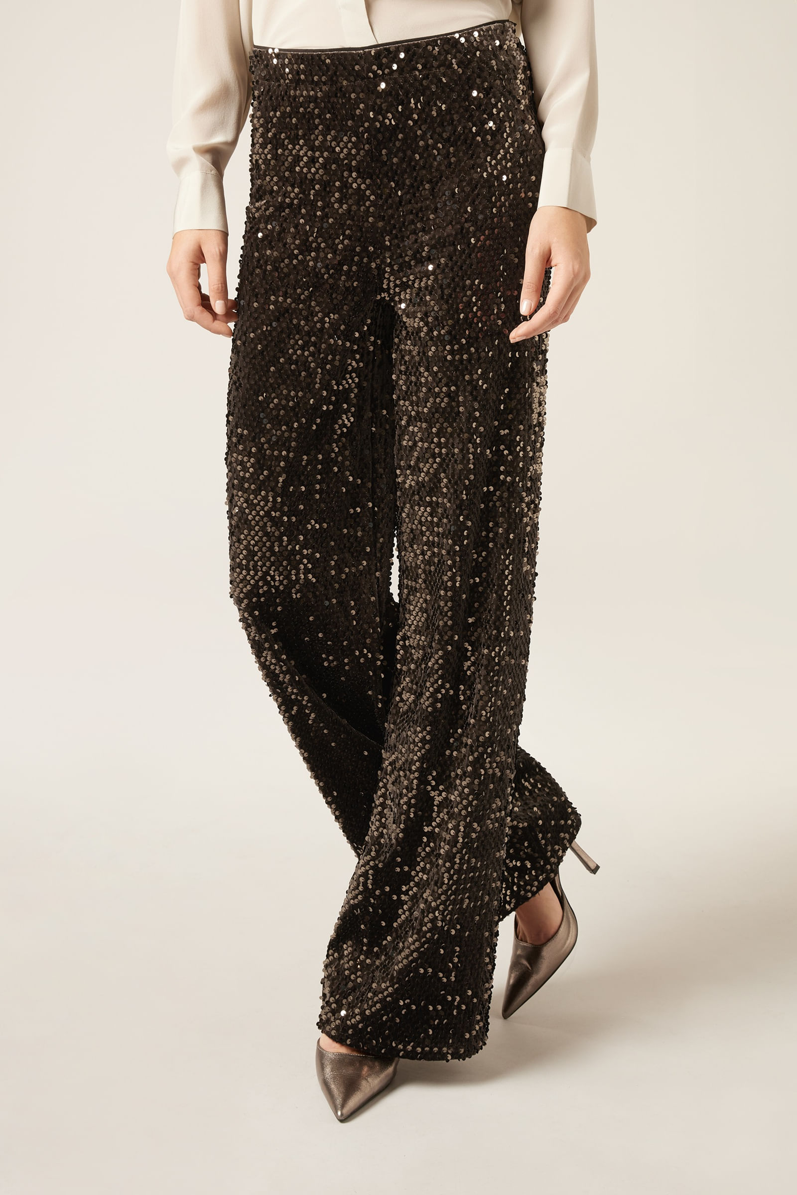 calça pantalona em veludo e paetê - marrom