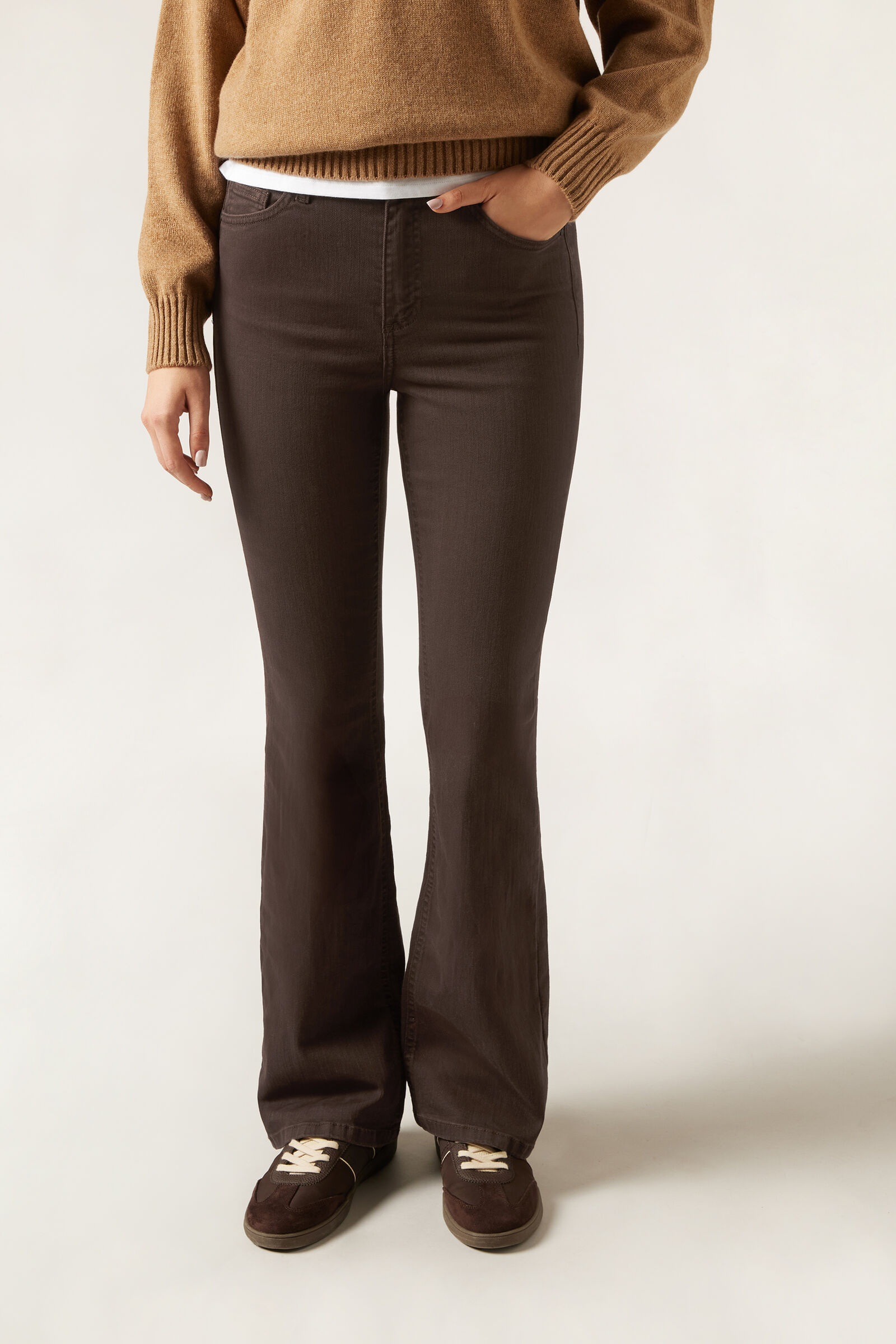 calça jeans flare - marrom