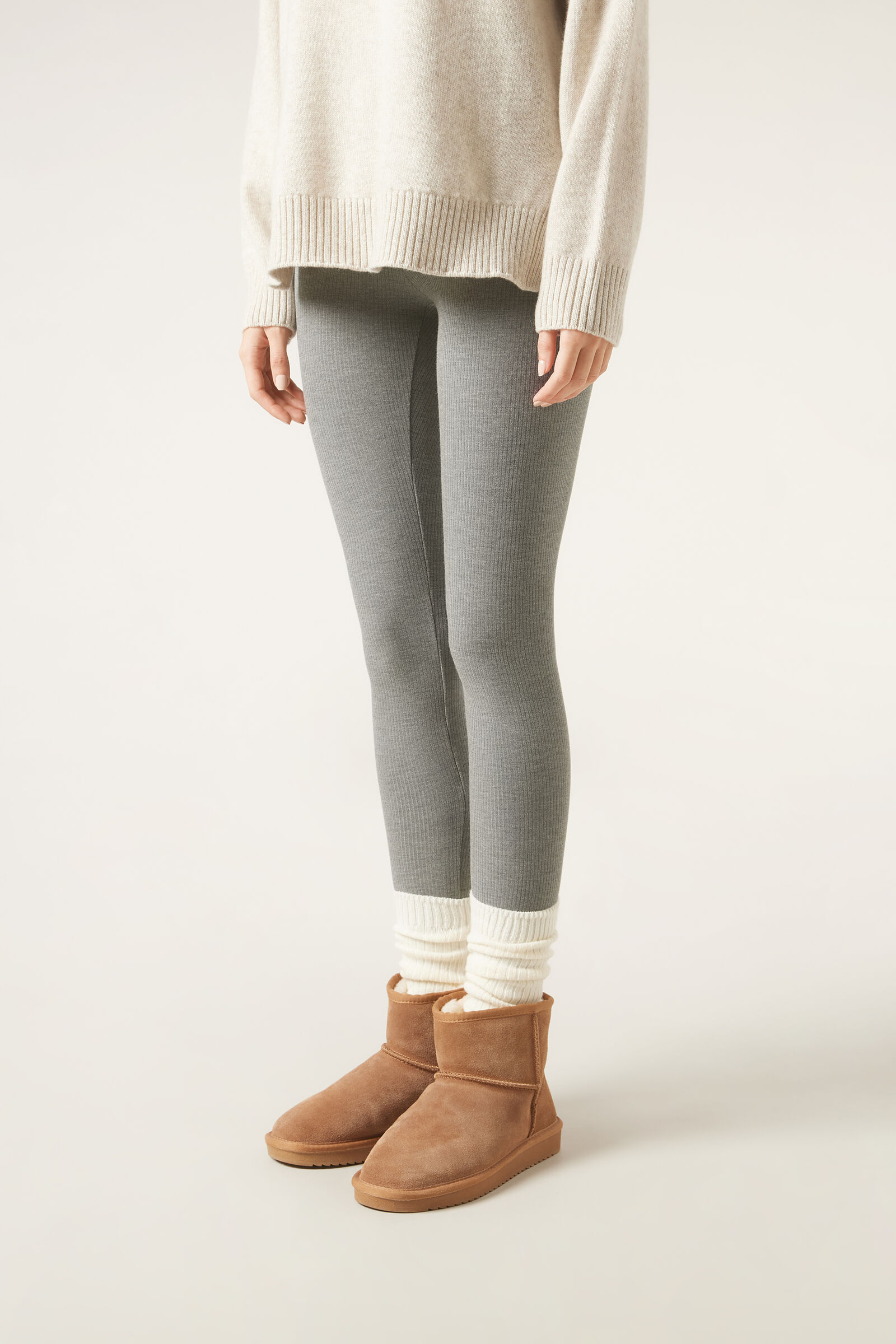 calça skinny canelada com cashmere - cinza