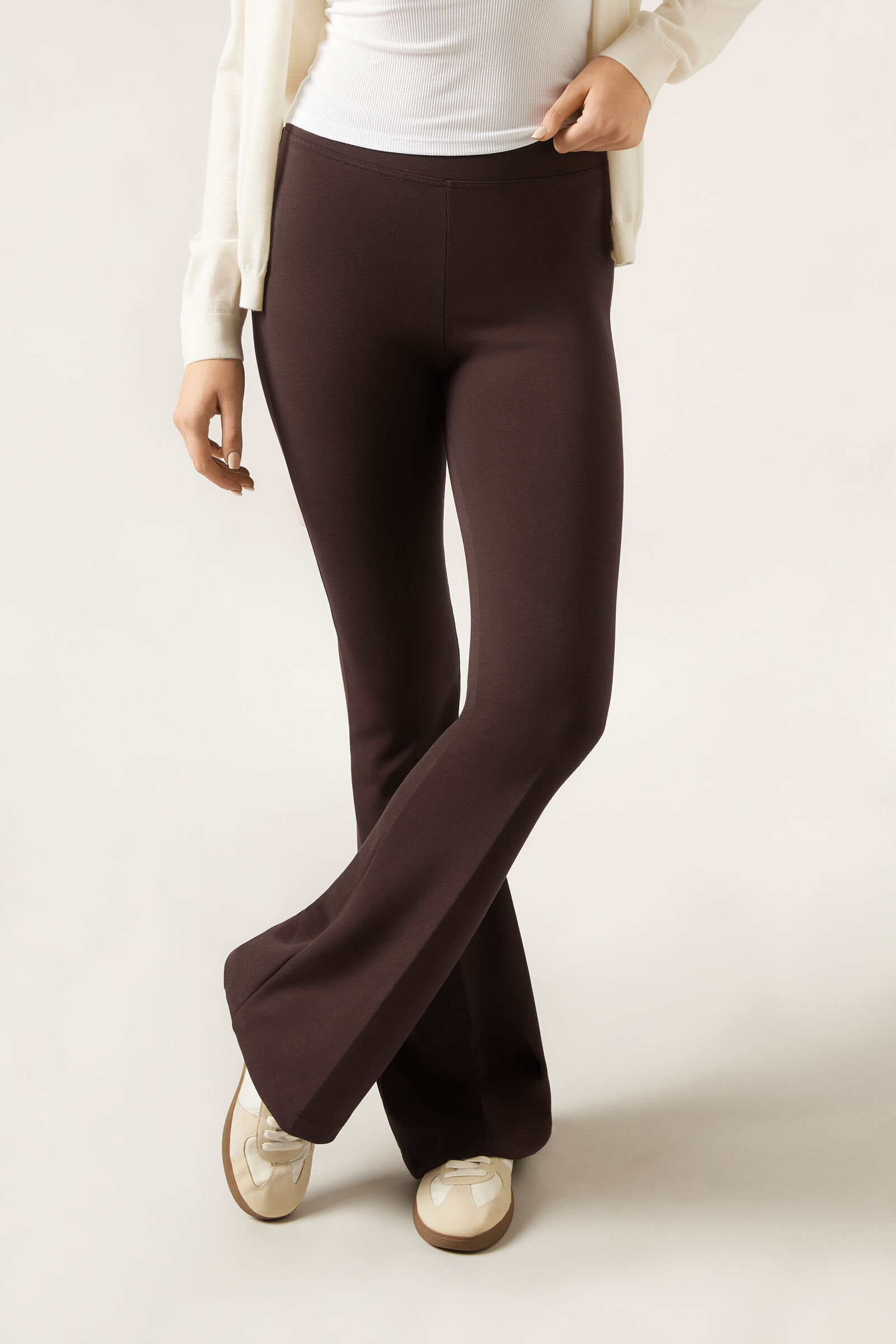 calça flare em viscose - marrom